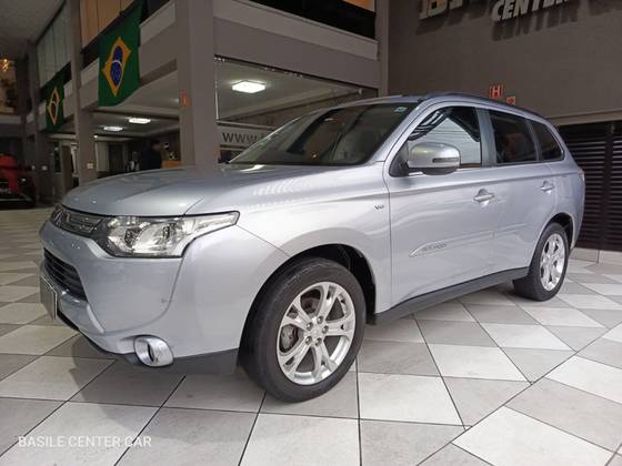 MITSUBISHI OUTLANDER 3.0 GT 4X4 V6 24V GASOLINA 4P AUTOMÁTICO MITSUBISHI OUTLANDER 3.0 GT 4X4 V6 24V GASOLINA 4P AUTOMÁTICO